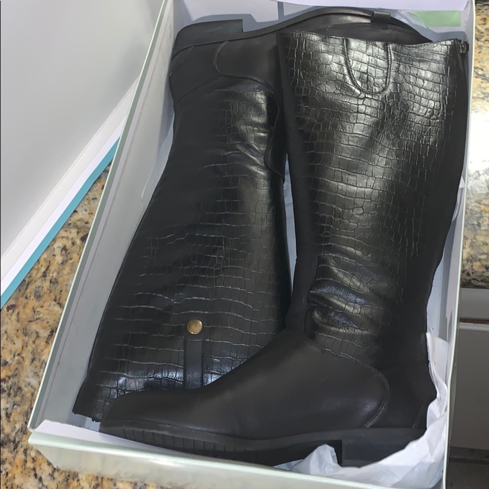 Boots - Picture 2 of 3